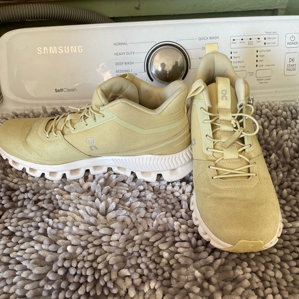 Yellow ON sneakers. Gently used. Women’s size 8 1/2